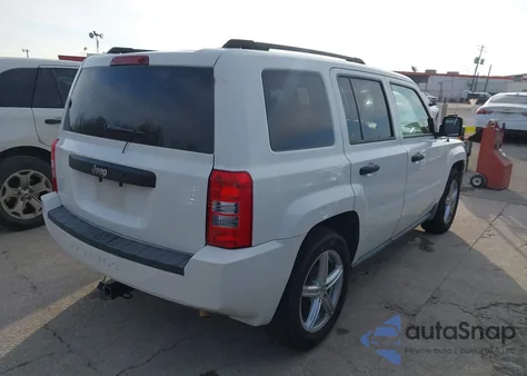 2010 Jeep Patriot Sport z USA, uszkodzony, nr VIN 1J4NT2GA3AD639579